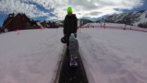 Adorable : ce bébé fait du snowboard pour la première fois