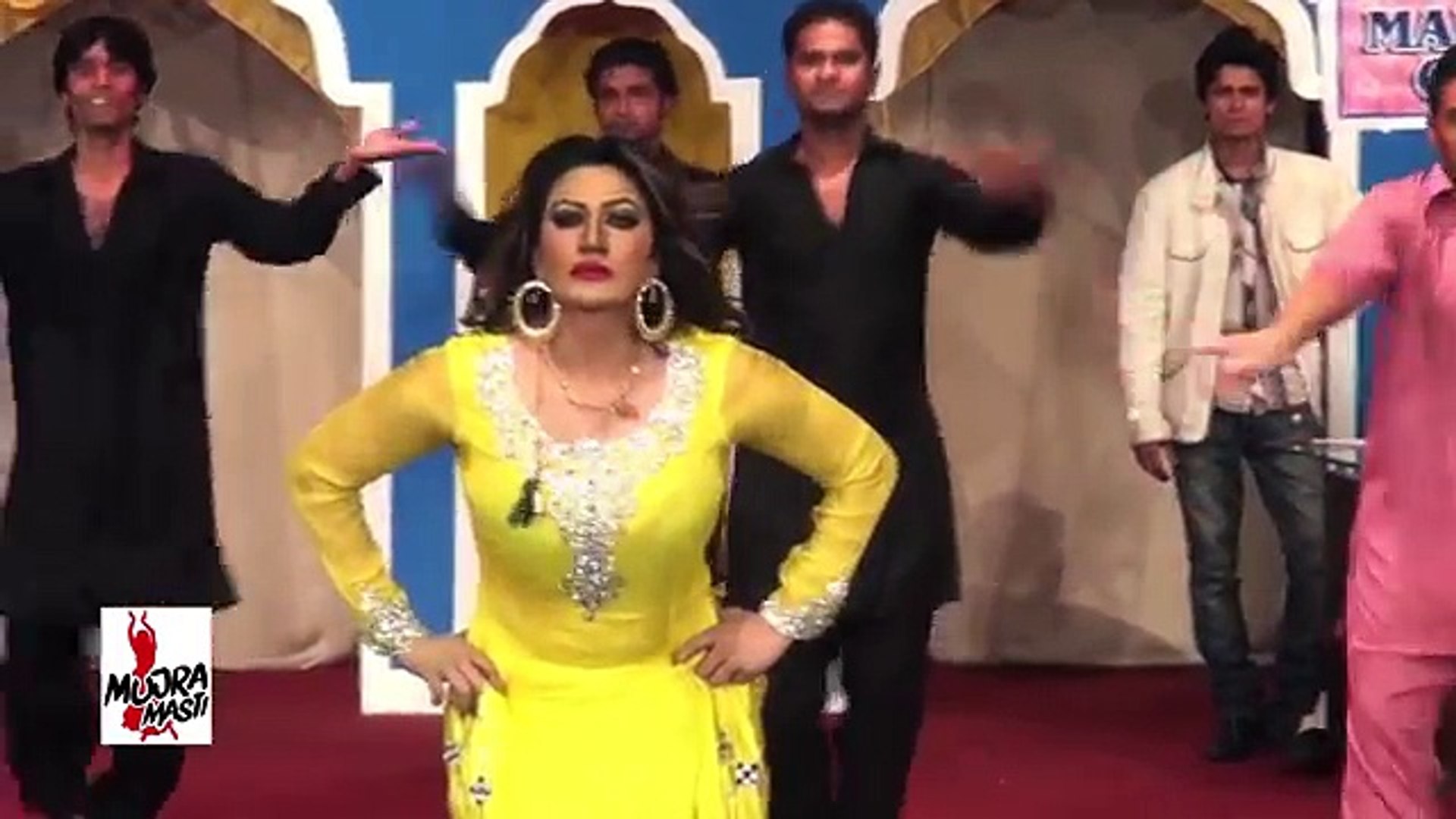 Akhiyan milawan gi - Saima khan private Hot Stage Mujra - Pakistani hot  Nanga mujra 2016 - video Dailymotion