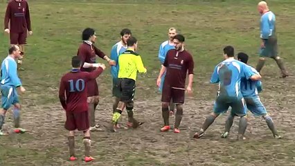 Arbitro aggredito al 70° minuto di Castel San Niccolò-Fortis Arezzo / Referee / Red Card