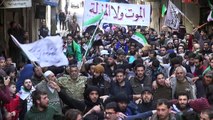 Sirios protestan contra el régimen en Alepo