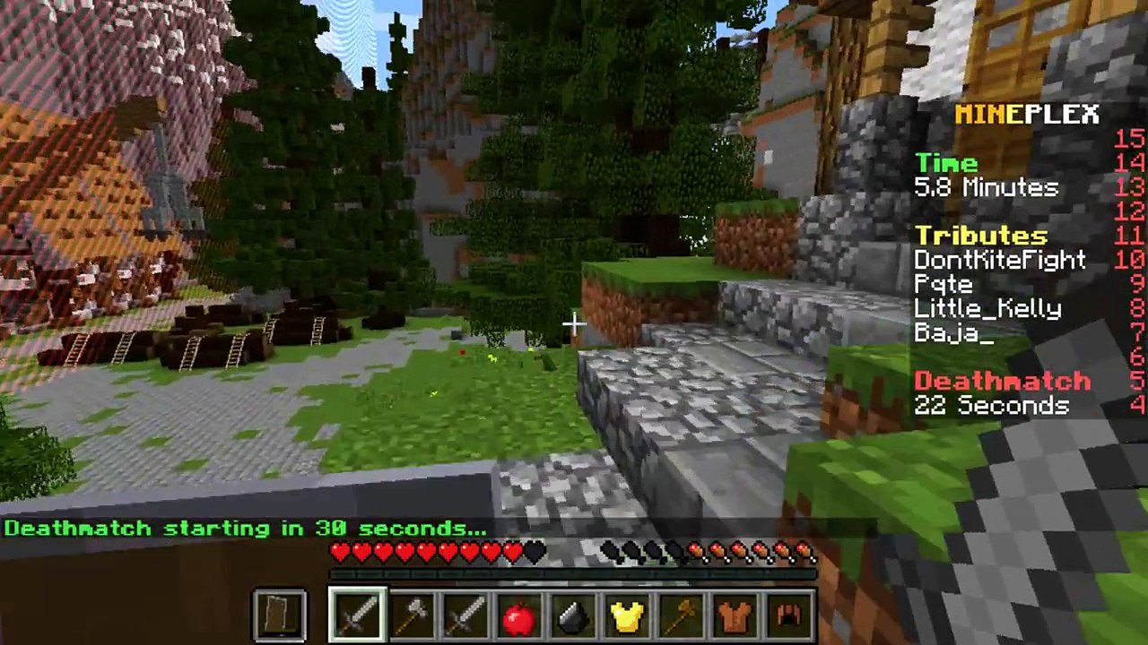 Minecraft - Hunger Games - LITTLE KELLY FALLS INTO A WELL