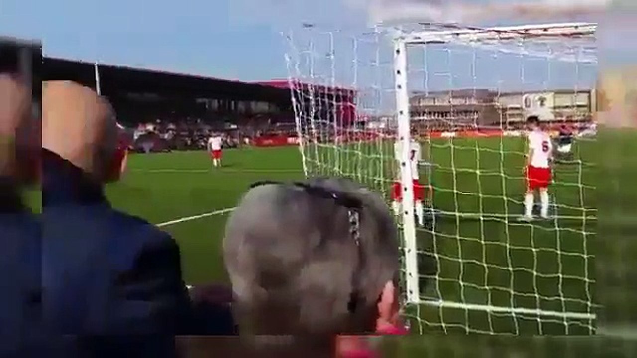 Edwin Van Der Sar SAVES Penalty on His Return to FOOTBALL