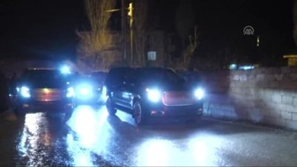 Başbakan Davutoğlu, Şehit Ailelerini Ziyaret Etti