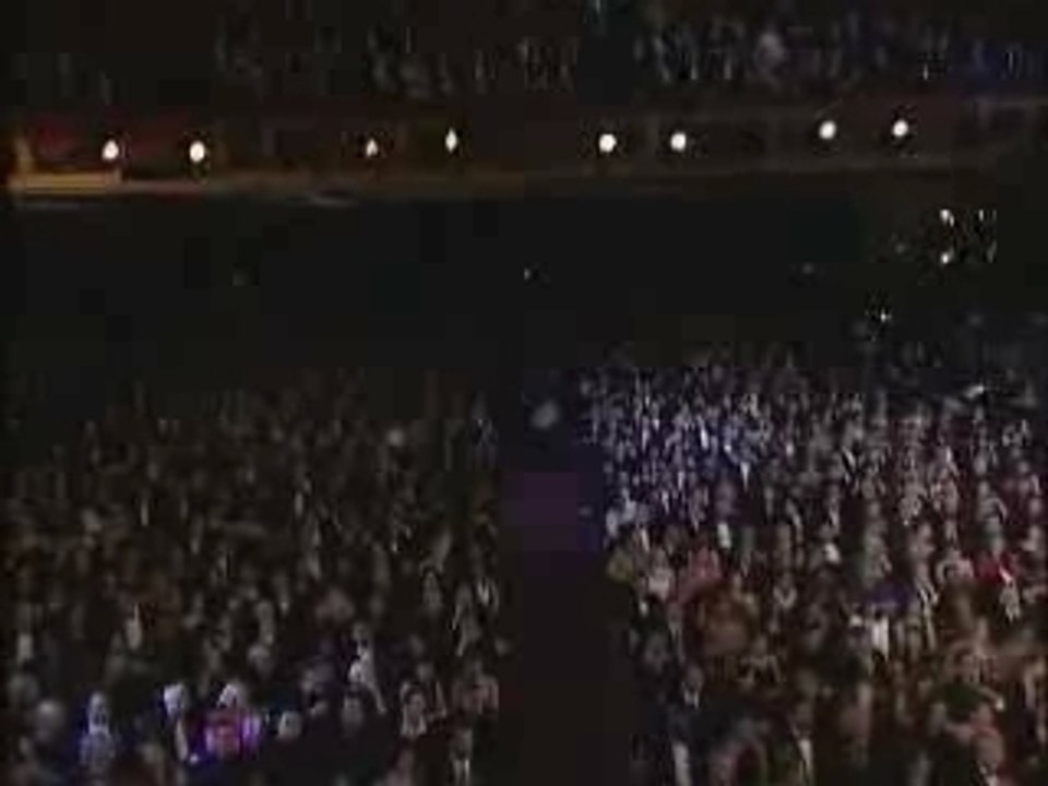Ricky Martin - The Cup Of Life (Live Grammy Music Awards)