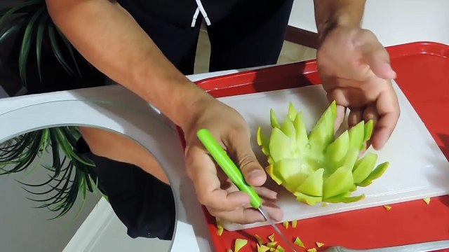 Fruit center with Melon, Mango, Cherry, Kiwi and grapes - By J.Pereira Art Carving Fruit