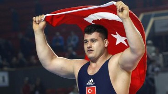 Rıza Kayaalp, Avrupa Güreş Şampiyonası'nda Altın Madalya Kazandı