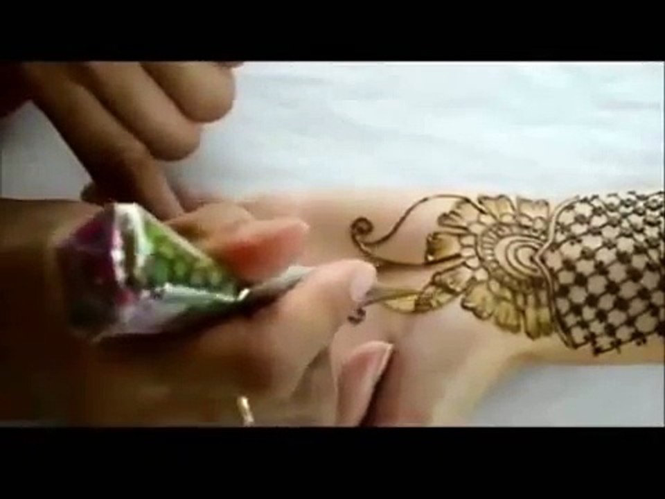رسم الحنة على اليد 2