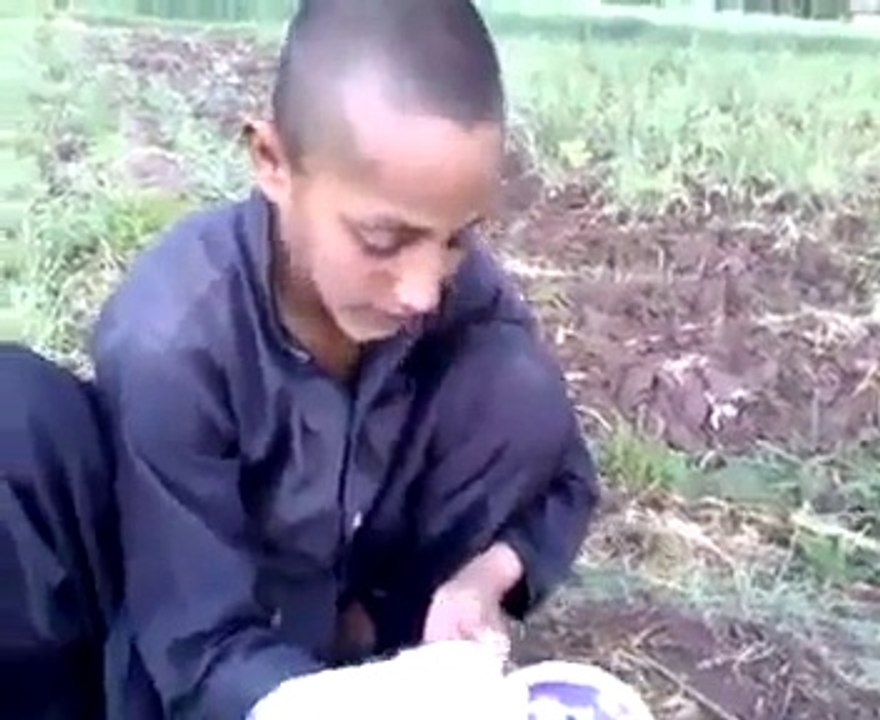 Funny Pathan video of boy translation from urdu to pashto