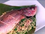 Pescado relleno de picadillo de plátano verde envuelto en hojas de plátano