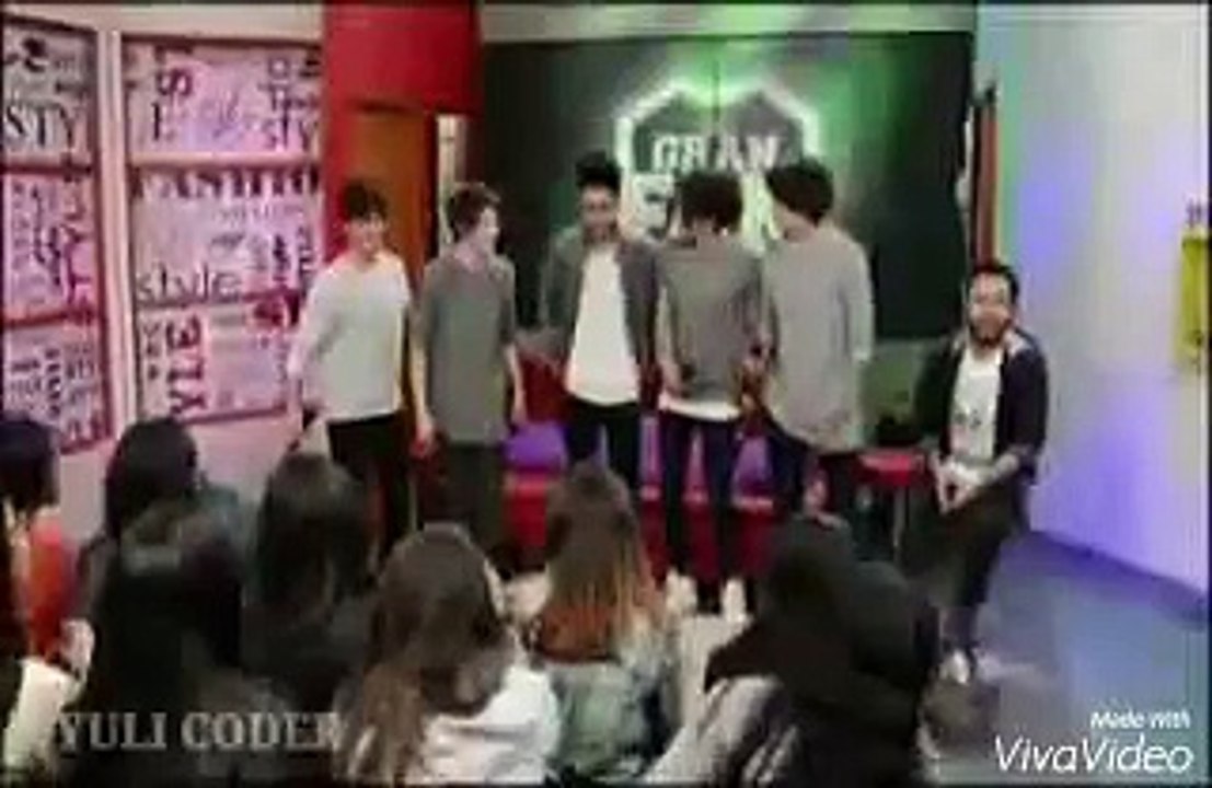 CD9 COLOMBIA Cantan la camisa negra