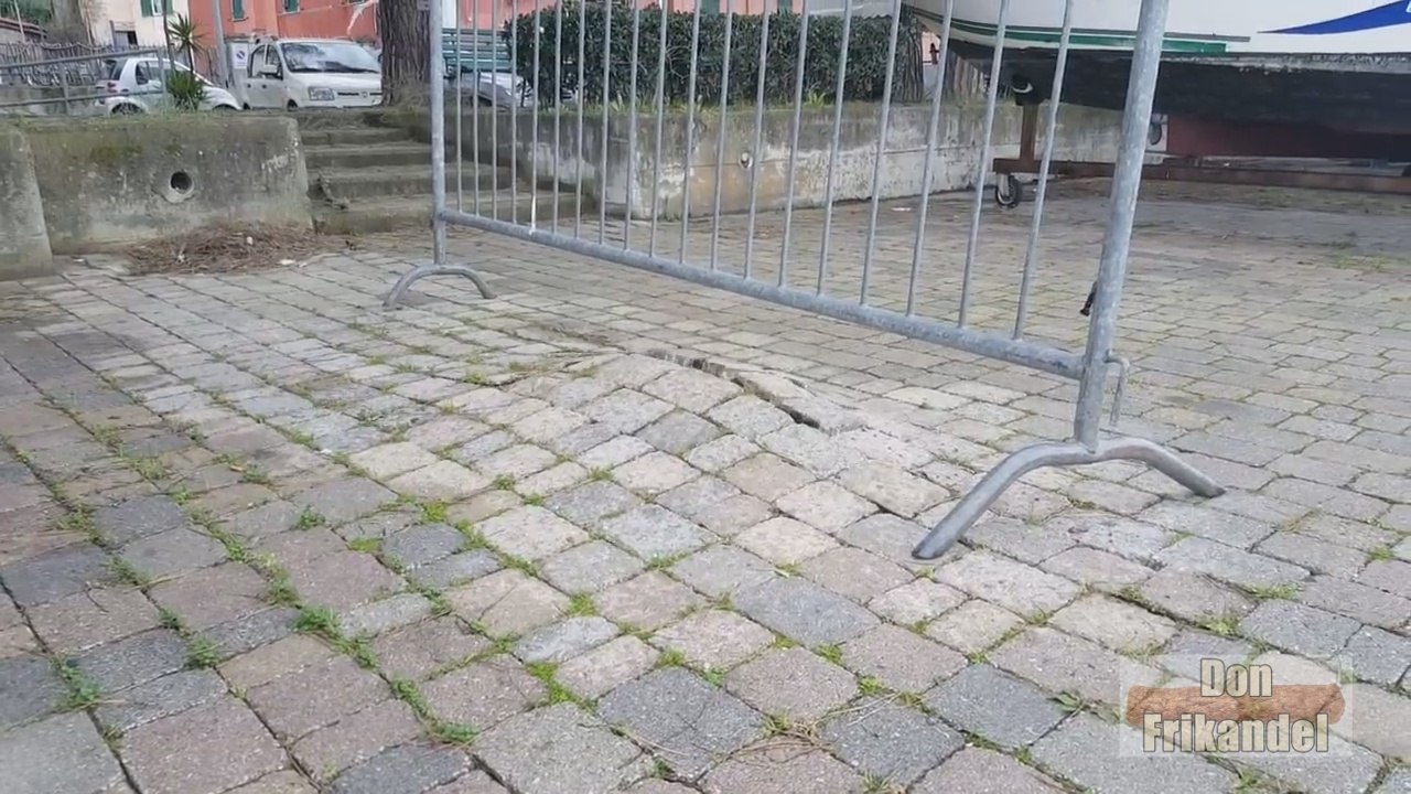 Pavimento poseido / Possessed pavement.