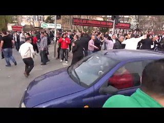 AK Partililerle öğrenciler birbirine girdi