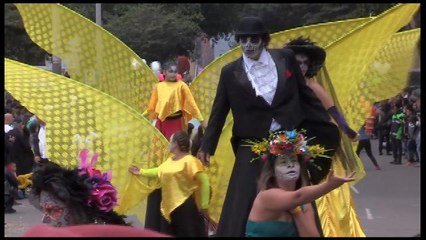 Bogotá inaugura su Festival de Teatro con enorme tarima de arte callejero