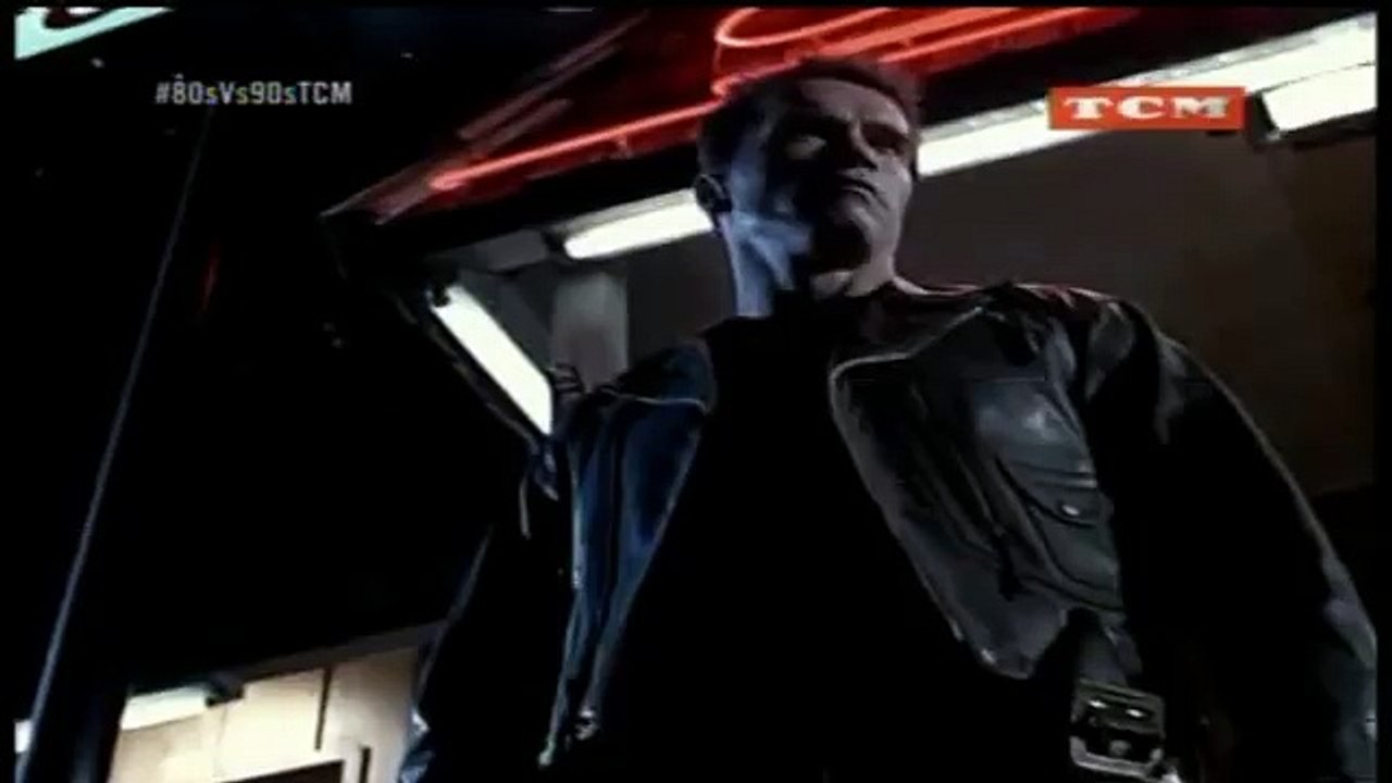 TERMINATOR 2 SALIENDO DEL BAR NEGRO Y EN MOTO MEJOR ESCENA SUBTITULADA
