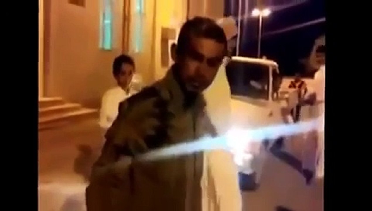 بنقالي معصب وفصل عليهم