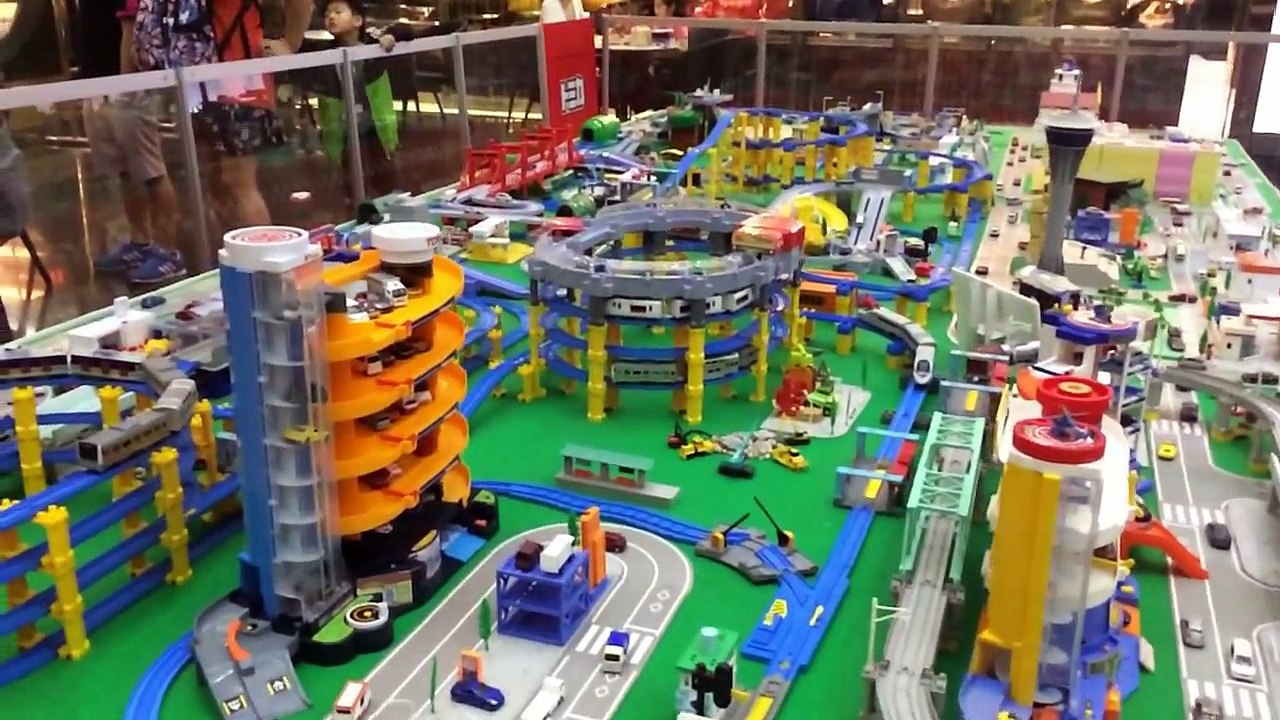 プラレールの巨大ジオラマ タカラトミー Takara TOMY Plarail layout and setting at Macau Tower in Macau (00033)