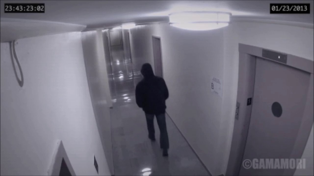 Caméra de surveillance  ! Un fantôme attaque un homme.