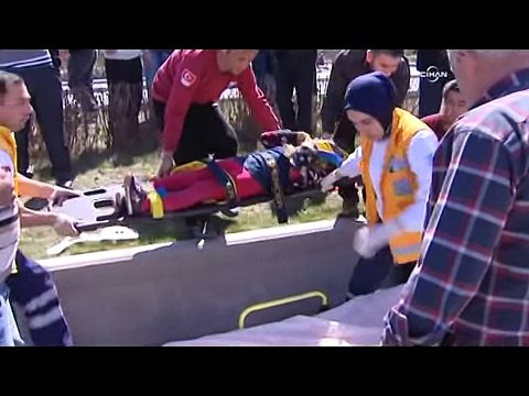 Kazada küçük kız şoka girdi, ağır yaralı anne dakikalarca ambulans bekledi
