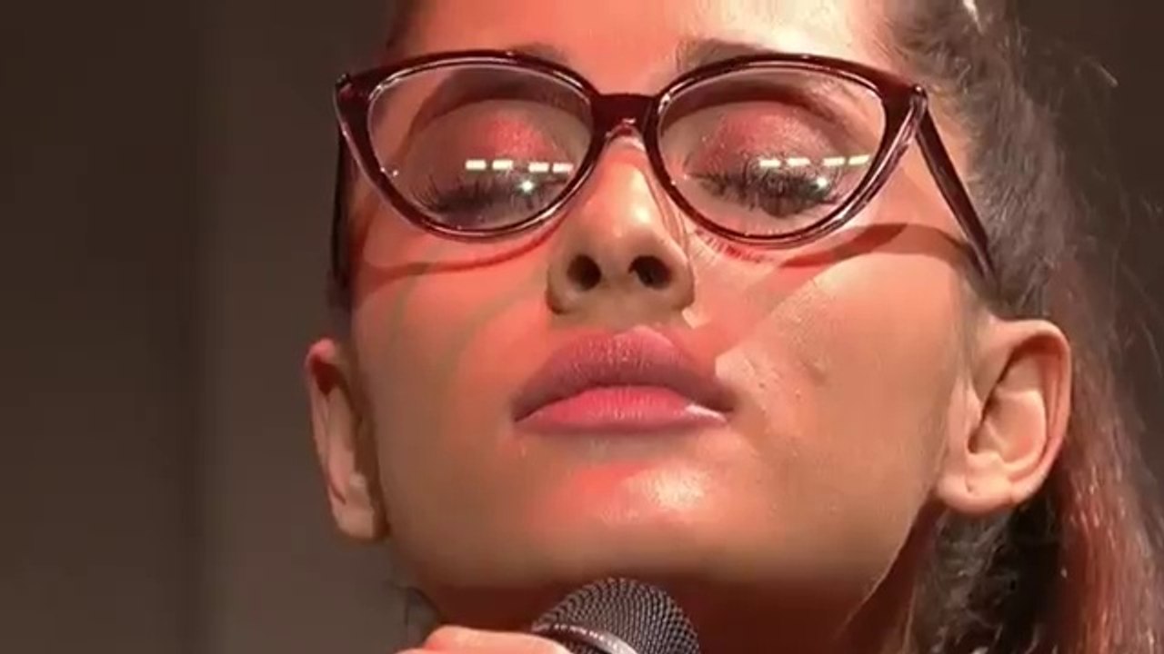 Ariana Grande Whitney Houston SNL Performance