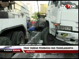 Sopir Mengantuk, Truk Tabrak Pembatas Bus Transjakarta