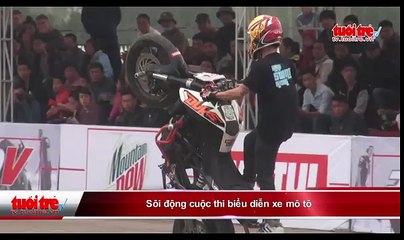 Sôi động cuộc thi biểu diễn xe mô tô