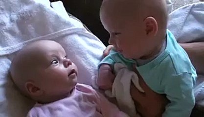 amazing and smart Sevimli İkizler Dertle şiyorlar two small cute babies funny video clip. - Video Dailymotion