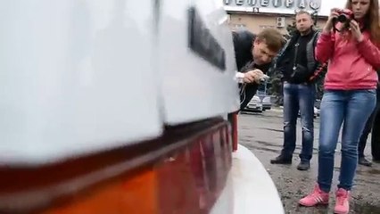 Жестокий бас в машине   ГНЕТ ДИСКИ!!