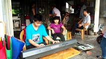 100_2487練習鋼琴