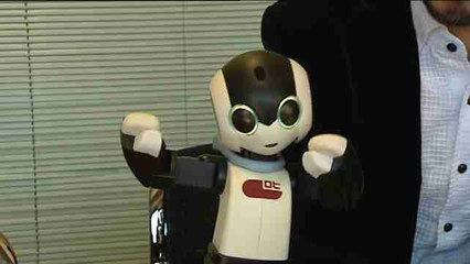 "Robohon", el teléfono humanoide que también baila y charla