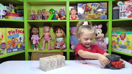 ✔ Spiderman. Ярослава и Человек Паук играют в игру Дженга Бум. Видео для детей. Jenga Boom Hasbro ✔