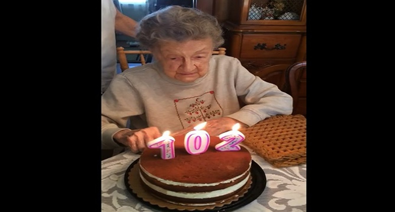 Une grand mère de 102 ans fête son anniversaire et se rate complètement