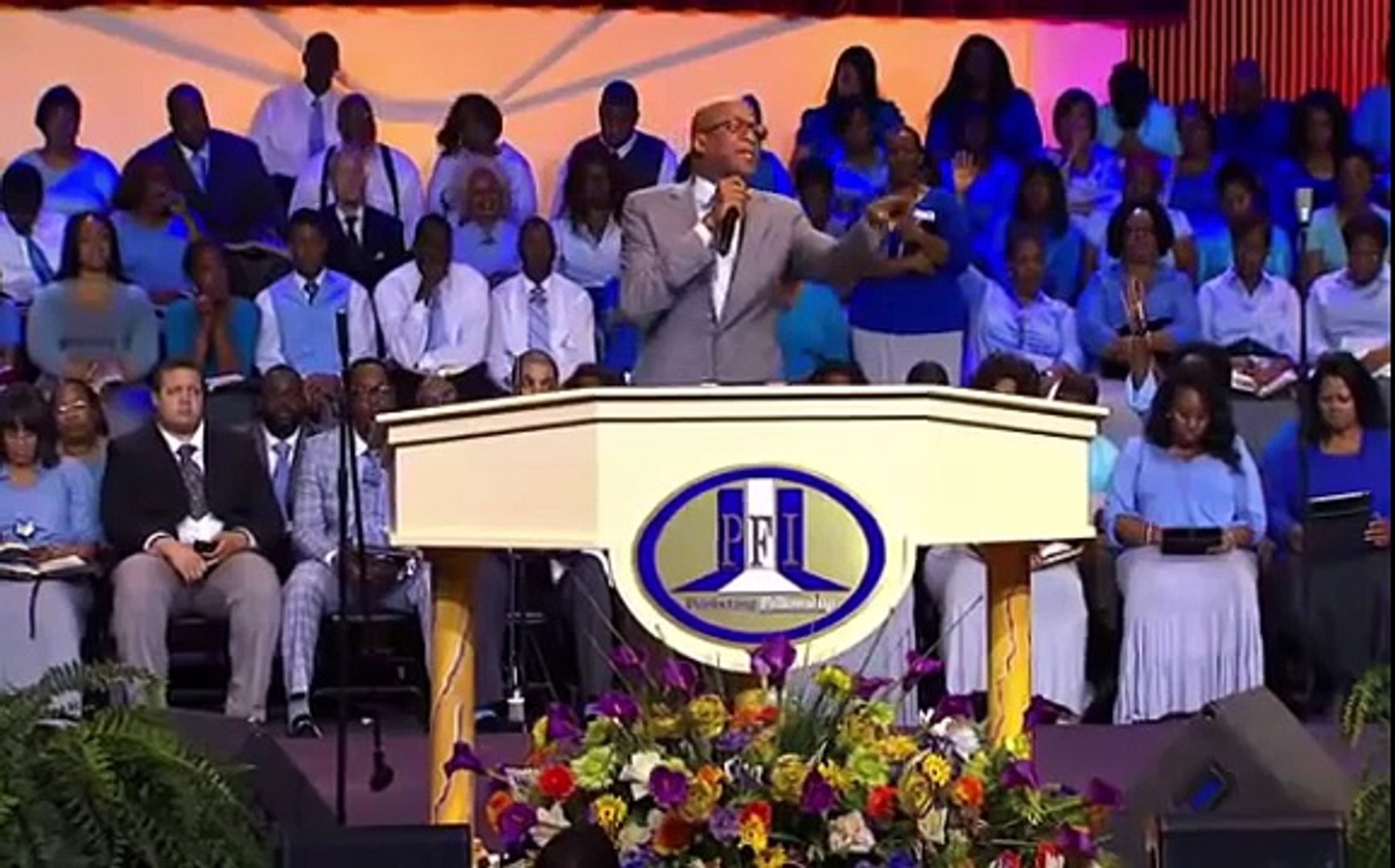 ⁣Donnie McClurkin Preaching Holy Convocation 2014