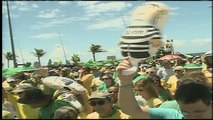 Manifestantes vão às ruas para protestar contra o governo Dilma