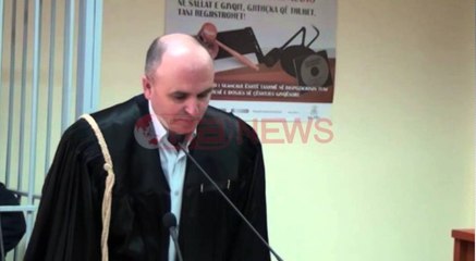 Gjykata e Dibrës liron mësuesin, mban titull “Mjeshtër” nga Ramiz Alia dhe Urdhrin “Naim Frashëri”