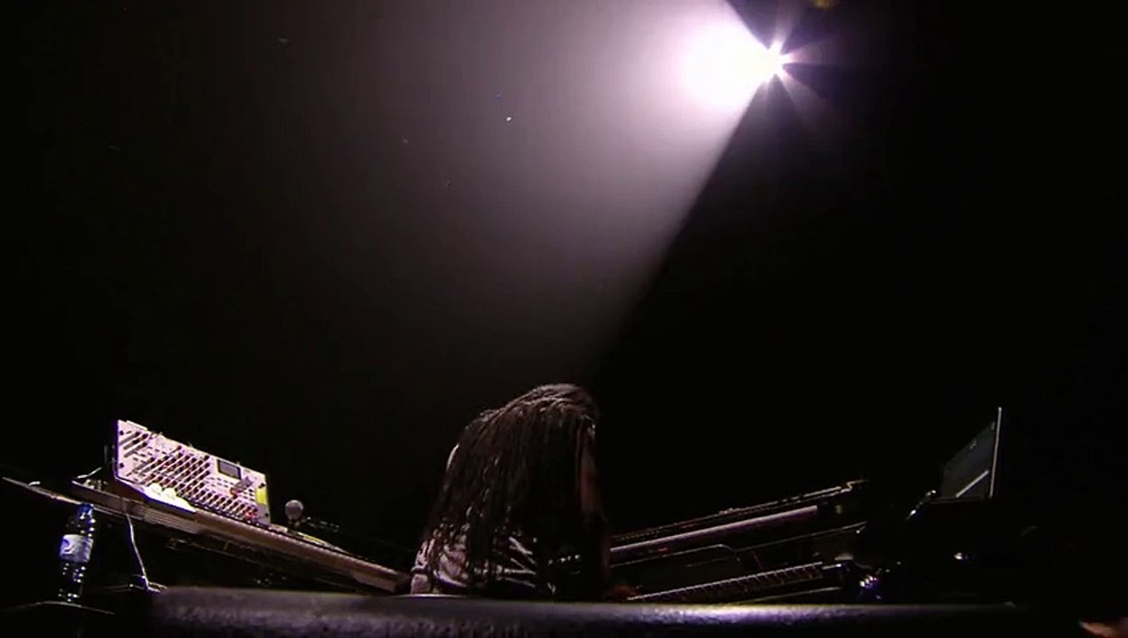 Shakira - Hips Don\'t Lie FullHD [English/Español/العربية Lyrics] (Live From Paris 2011)