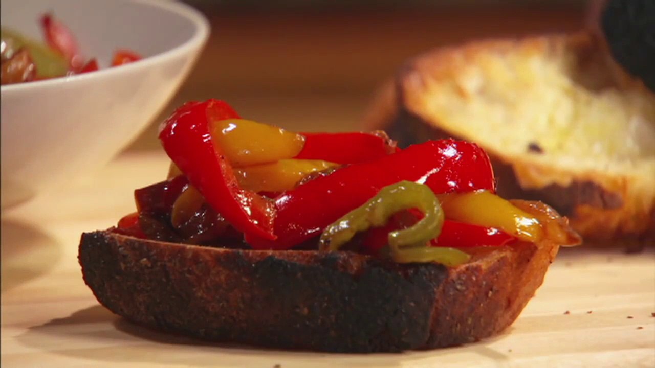 Gebratener scharfer Paprika auf Crostini