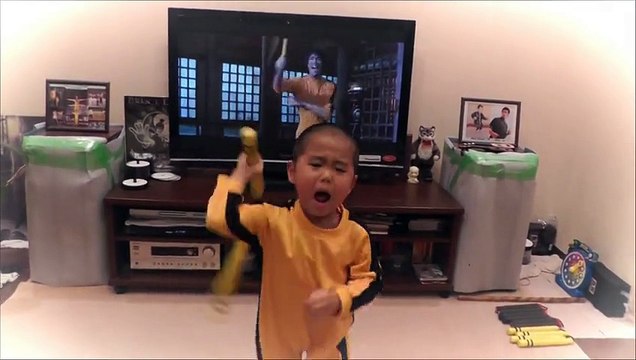 Un enfant de 5 ans imite Bruce Lee à la perfection