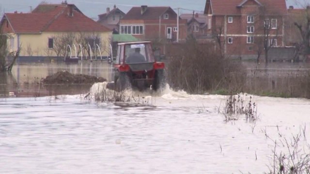 Përmbytje në Kosovë, lumenjtë dalin nga shtrati - Top Channel Albania - News - Lajme
