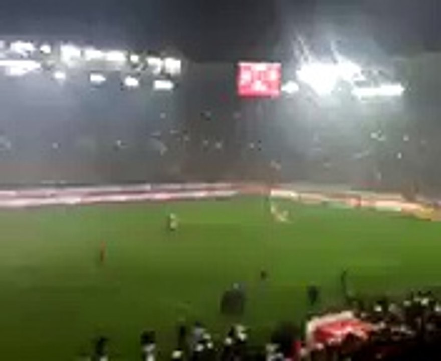 Το χειροκρότημα των φίλων του Ολυμπιακού στους παίκτες (2)