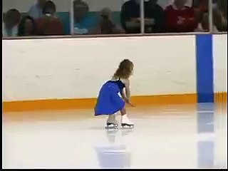 Little Skater Girl Amazes Crowd
