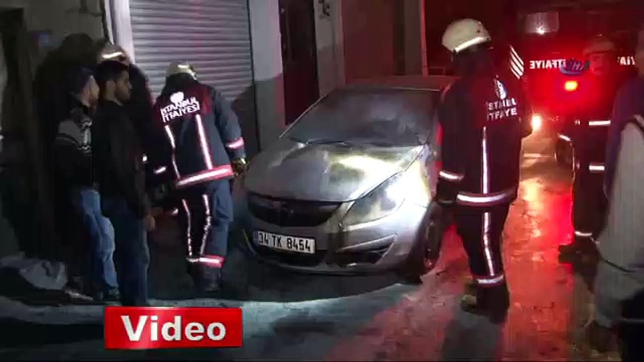 Fatih’te 2 otomobil kundaklandı