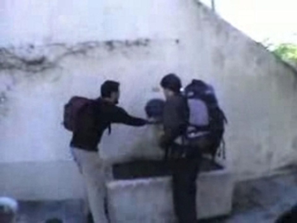 Les Petites Bourrettes - Sous les jupes à fleurs