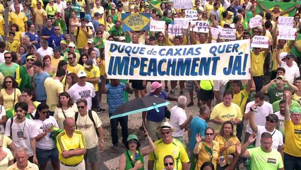 Brasileños en Rio piden la salida de Rousseff