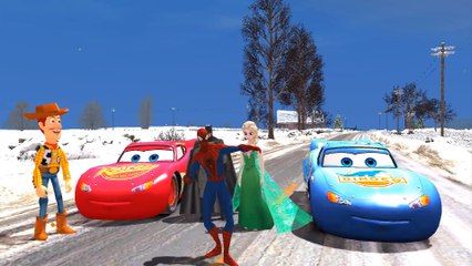 Spiderman, Woody, Elsa & Batman s'amusent en voiture dans la neige   Gameplay pour enfant
