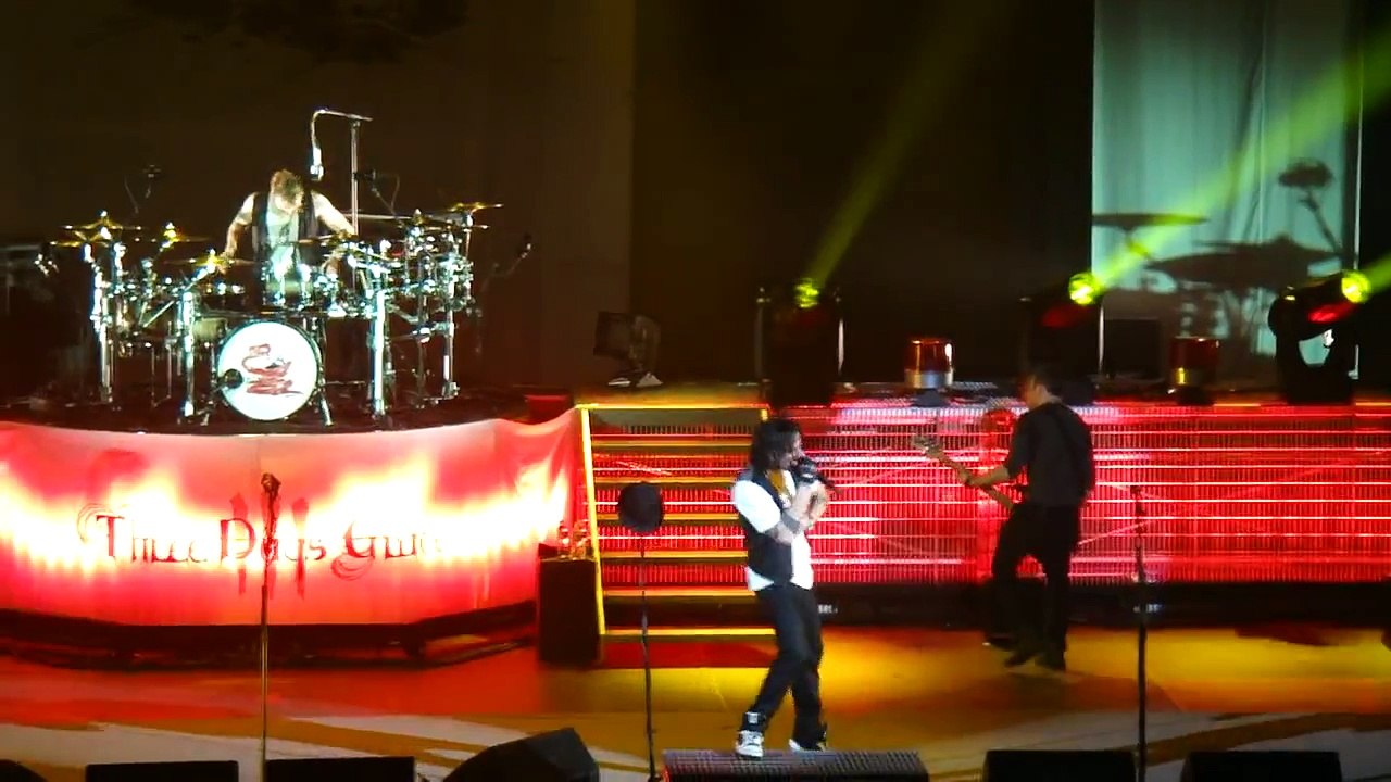 THREE DAYS GRACE LIVE: Animal I Have Become (St. Paul, MN- 3/30/10)