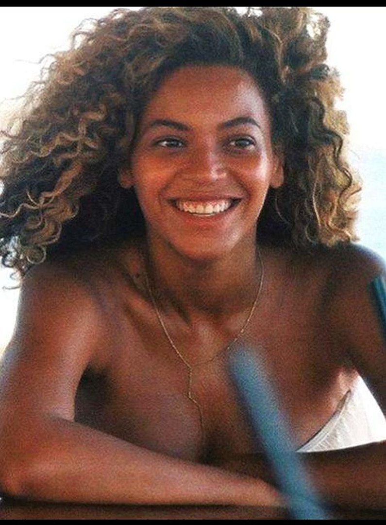 ⁣Celebrities Without Makeup Videos