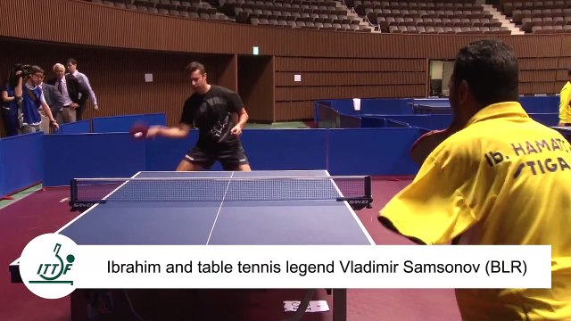 Sans bras, il vit sa passion de pongiste en jouant avec sa bouche