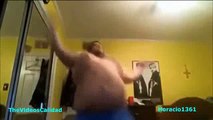 Gordo friki Bailando 'Harlem Shake con los terroristas' | Fat Geek Dancing 'Harlem Shake with terrorists'