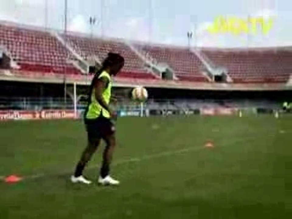 Joga Bonito Ronaldinho crossbar challenge