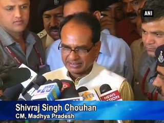 Shivraj Chouhan meets Swaroopananda Saraswati in Bhopal